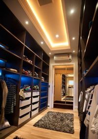 Большая открытая гардеробная комната с комбинированным наполнением Курган