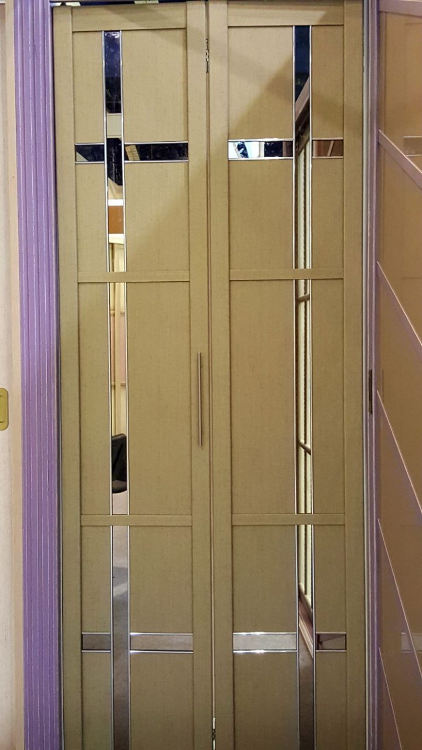 Двери гармошка шпонированные с зеркальным декором Курган